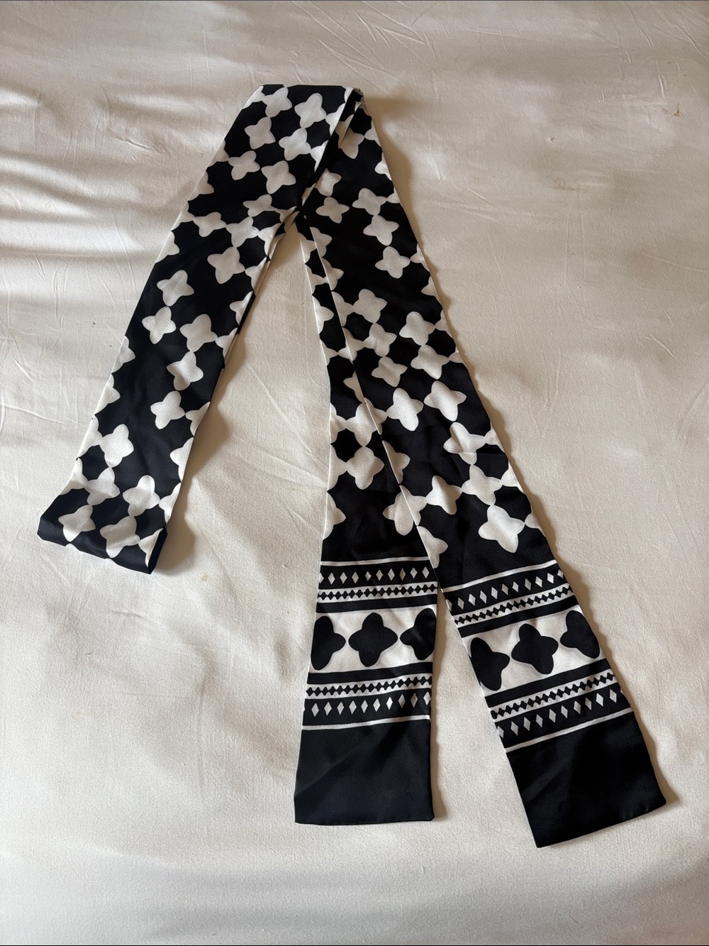 kate spade Black and White Patterned Twilly Scarf